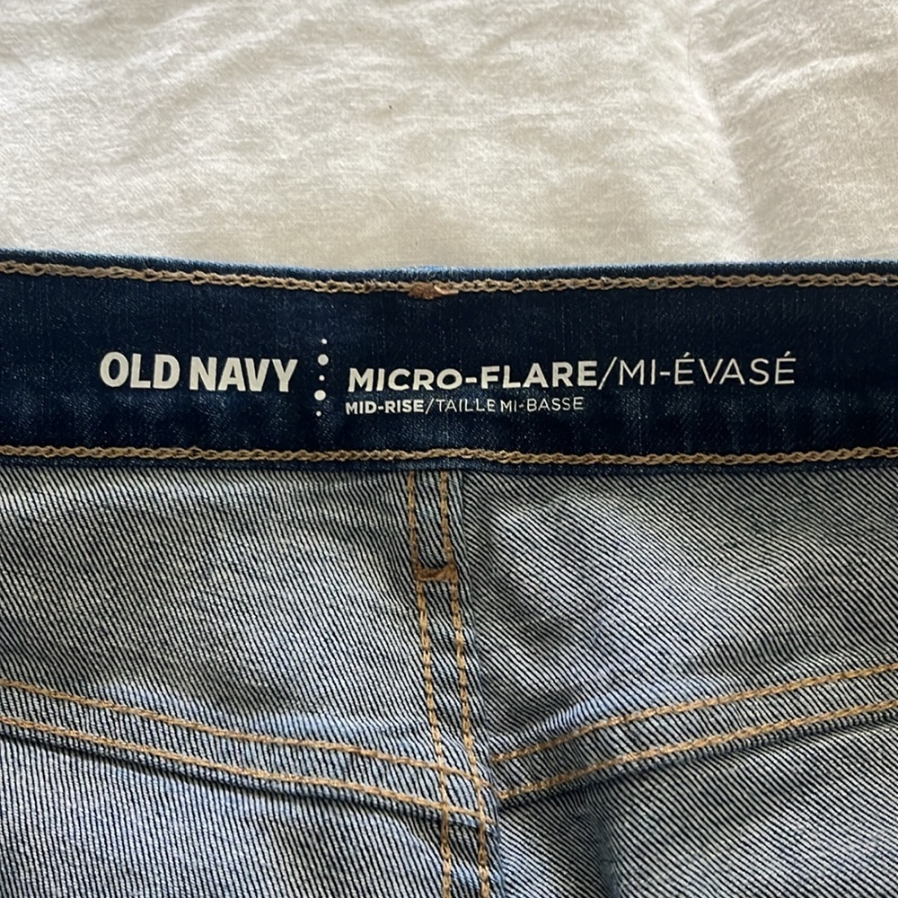 Old Navy Micro Flare Jeans Dark Wash - Picture 4 of 6